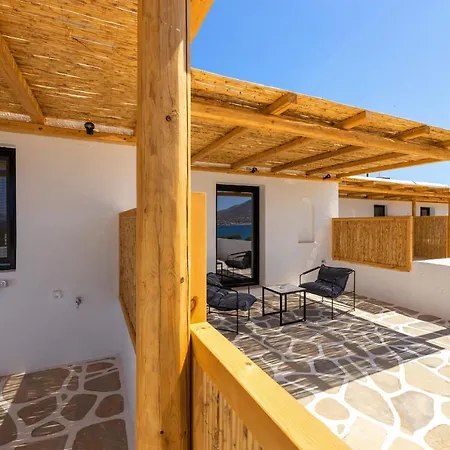 Hotell Omilos Beachfront House