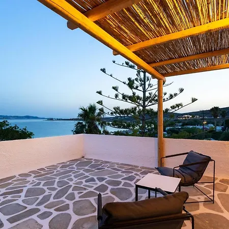 Hotell Omilos Beachfront House