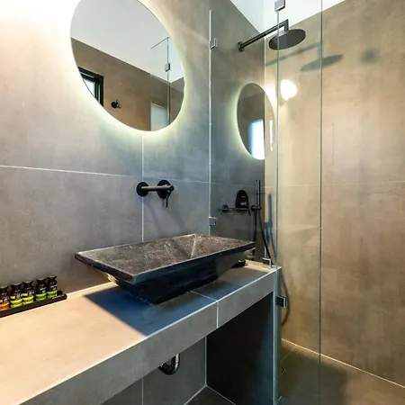 Omilos Beachfront House 2*