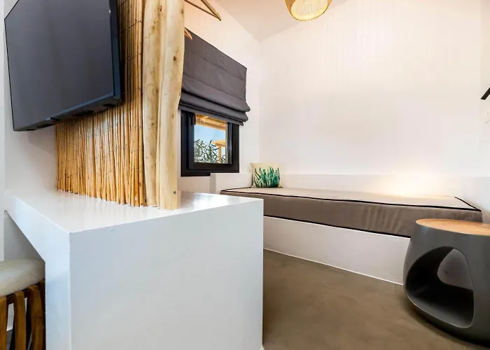 Omilos Beachfront House Hotel