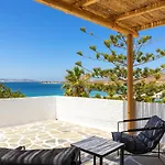 Hotell Omilos Beachfront House
