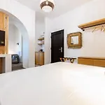 ホテル Omilos Beachfront House 2*
