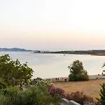 Omilos Beachfront House パロス島